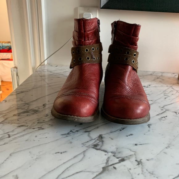 Caterpillar Red Ankle Boots. size 8 - Picture 8 of 8